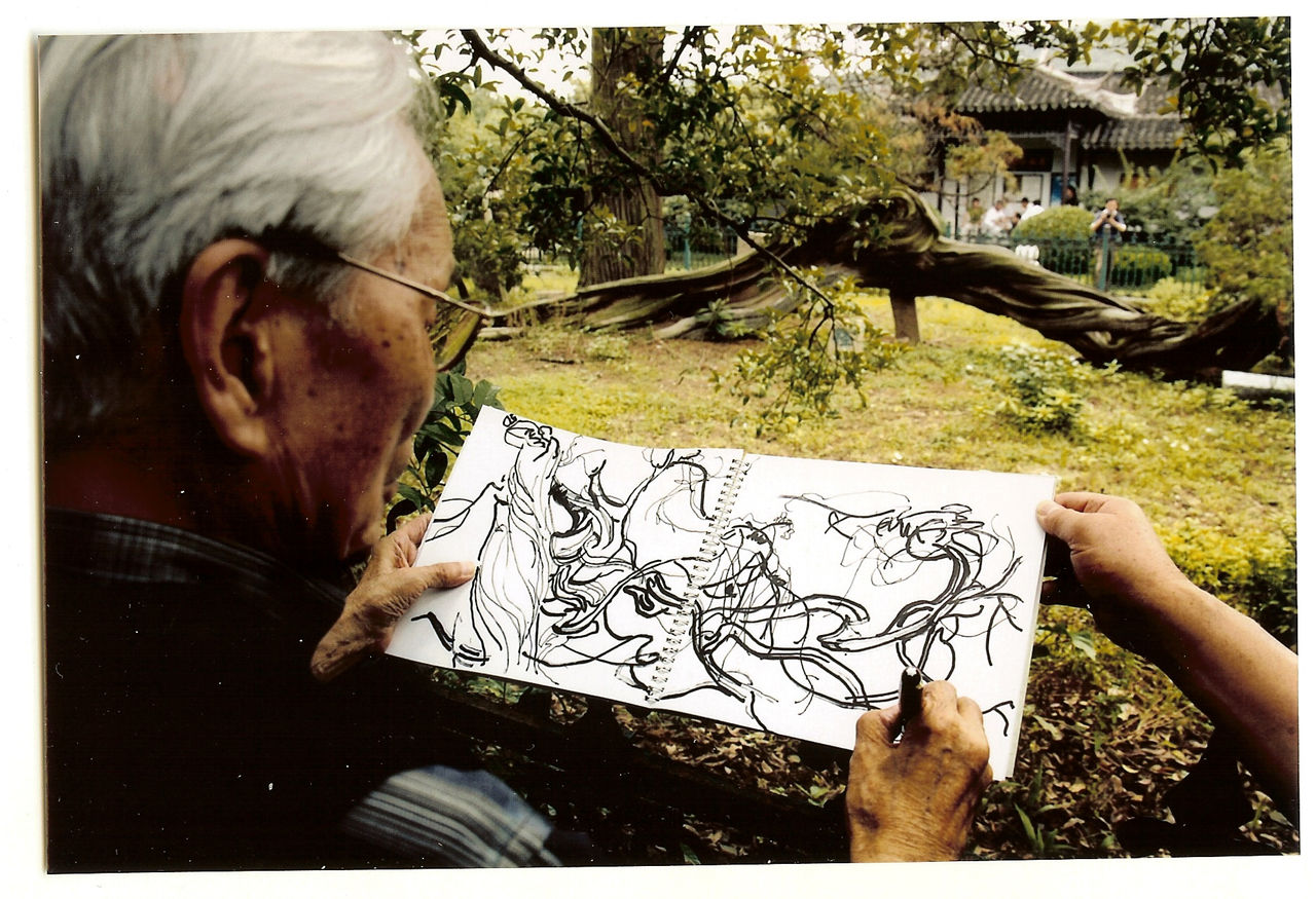 Photograph of Wu Guanzhong sketching at Si'tu Temple, Suzhou, China