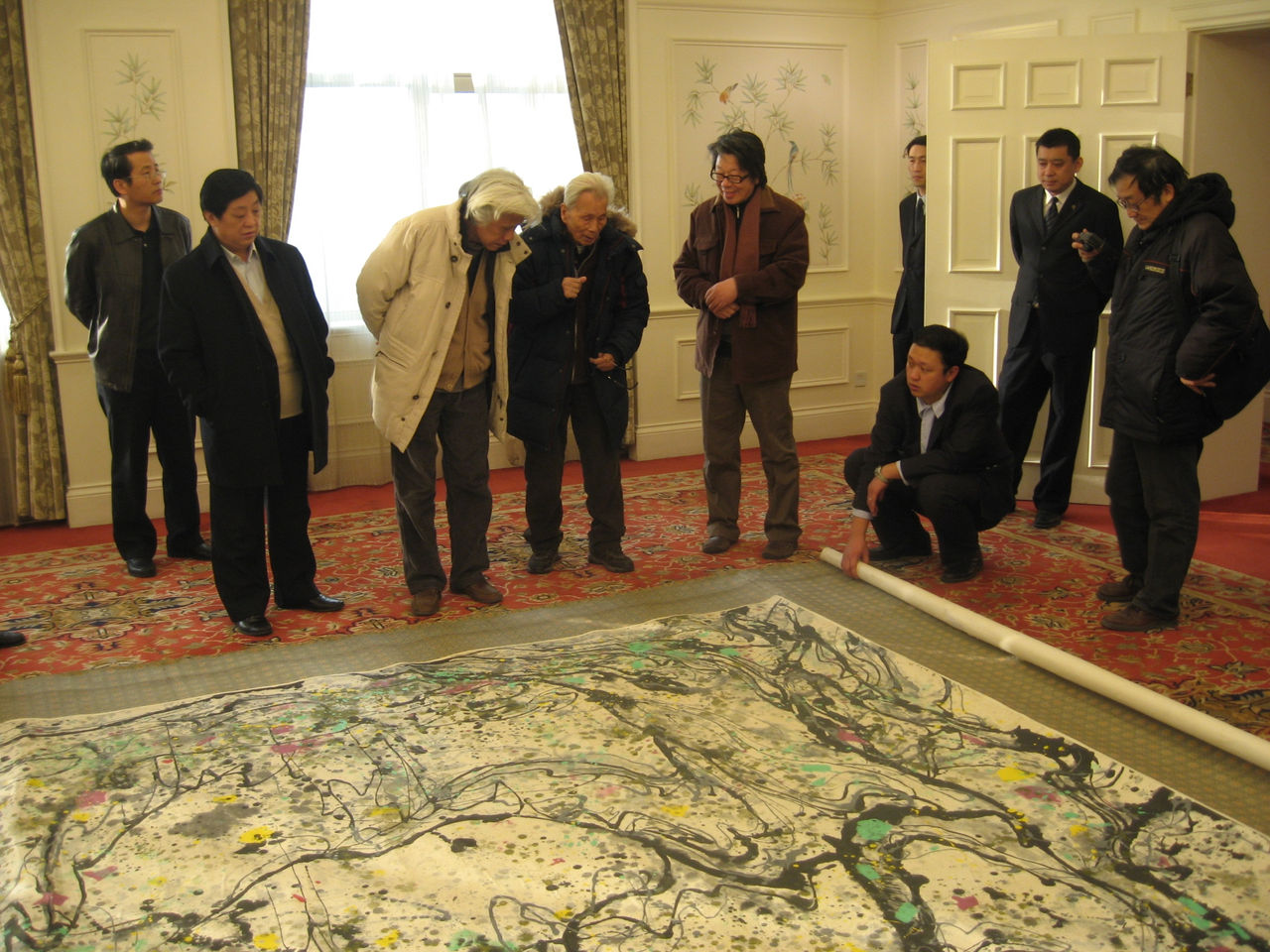Photograph of Wu Guanzhong and his 1989 work titled "清奇古怪"