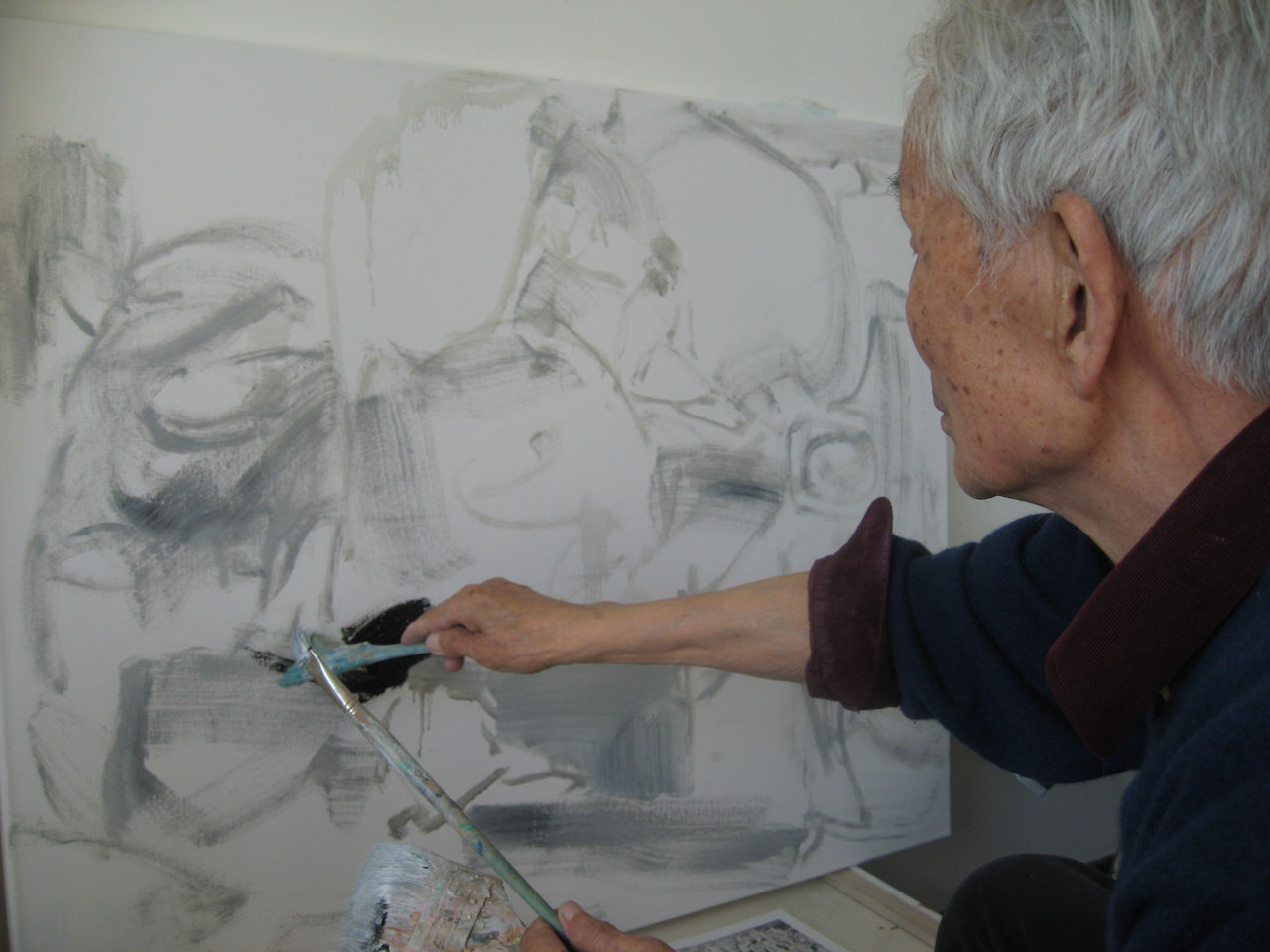 Photograph of Wu Guanzhong painting