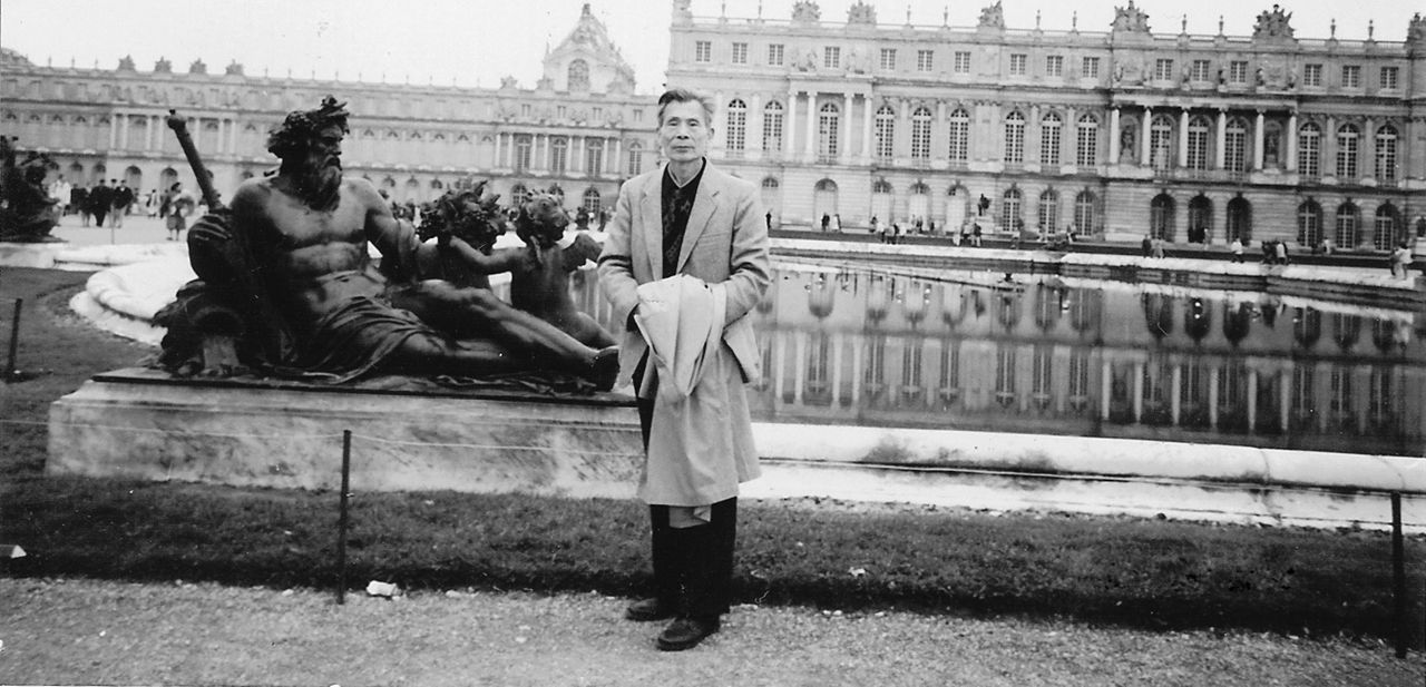 Photograph of Wu Guanzhong at the Palace of Versailles, Paris