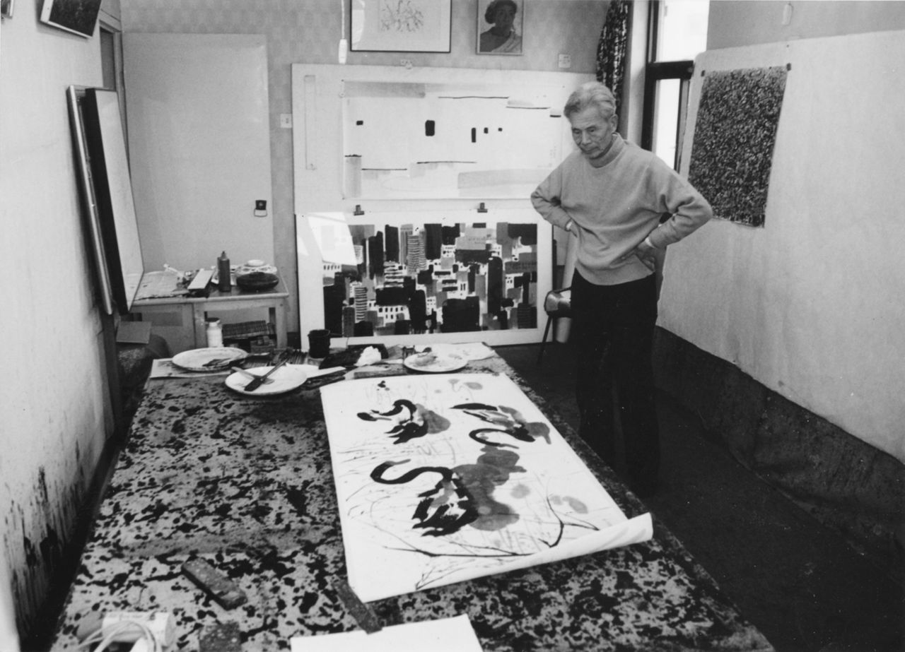 Photograph of Wu Guanzhong in a studio in Fangzhuang, Beijing