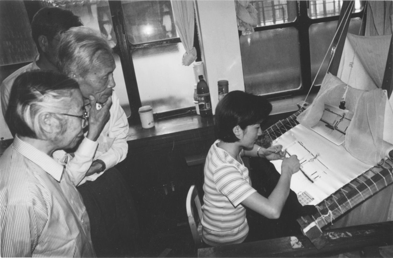 Photograph of Wu Guanzhong and his wife, Zhu Biqin at an embroidery factory in Suzhou