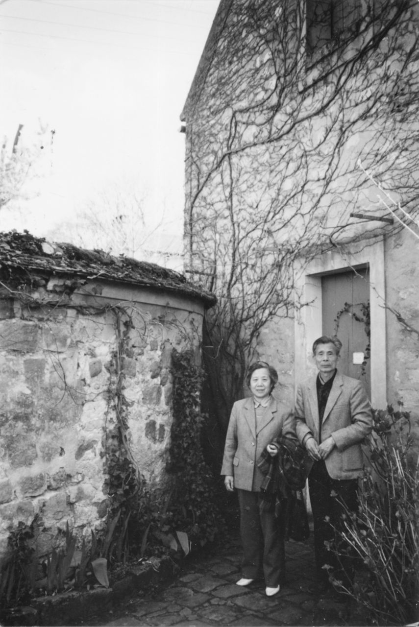 Photograph of Wu Guanzhong and his wife, Zhu Biqin, at Jean-François Millet's birth house, Gréville-Hague, France