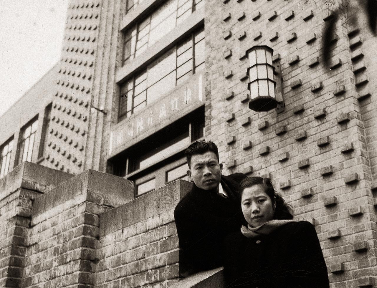 Photograph of Wu Guanzhong and his wife, Zhu Biqin in Nanjing