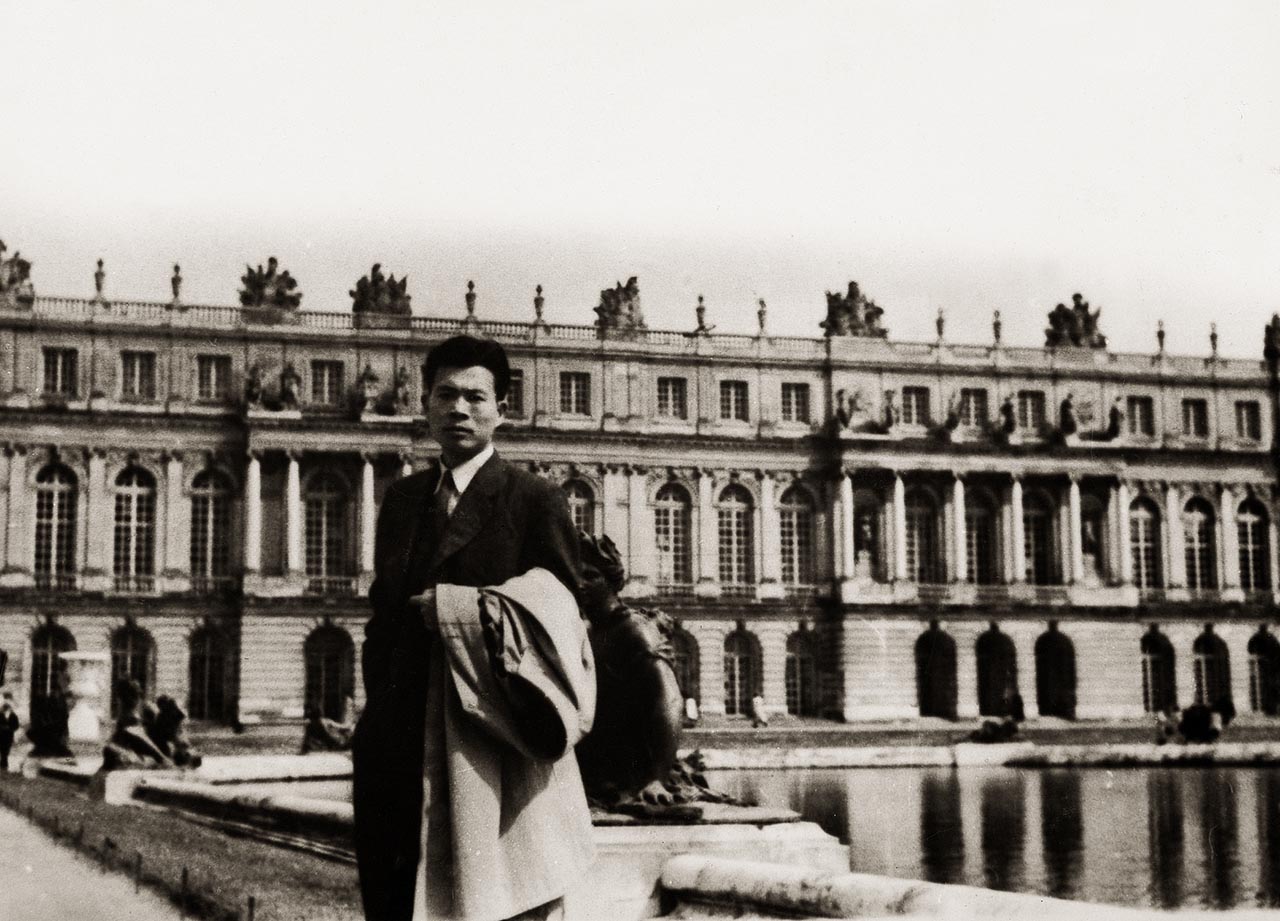 Photograph of Wu Guanzhong at the Palace of Versailles, Paris
