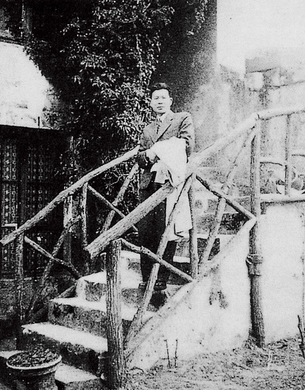 Photograph of Wu Guanzhong at Jean-François Millet's birth house, Gréville-Hague, France