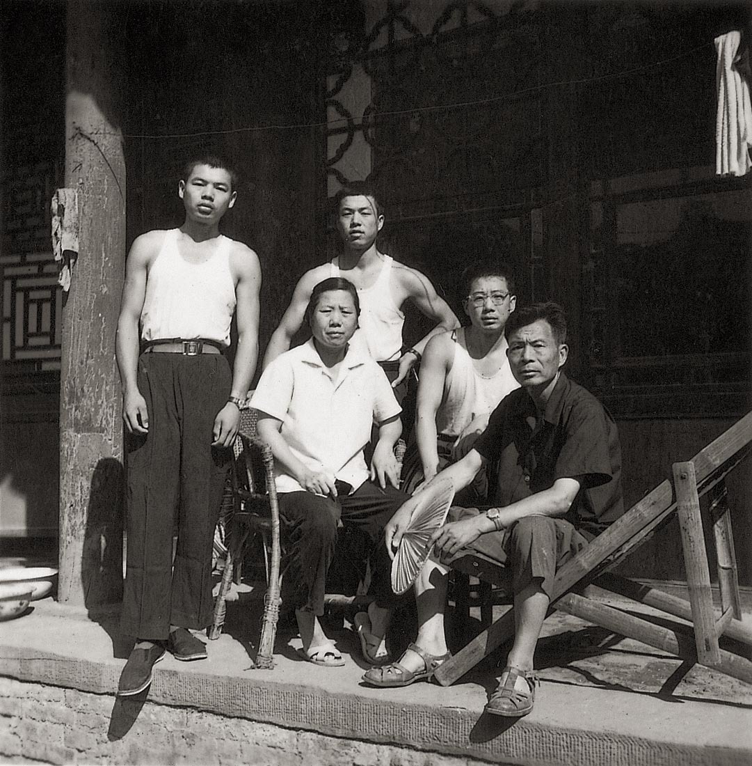 Photograph of Wu Guanzhong, his wife, Zhu Biqin, and their sons, Wu Keyu, Wu Youhong, and Wu Yiding, at their home in Beijing