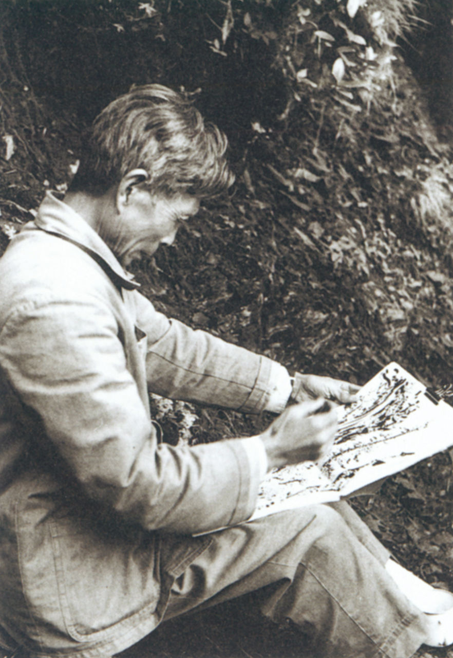 Photograph of Wu Guanzhong sketching in Beijing