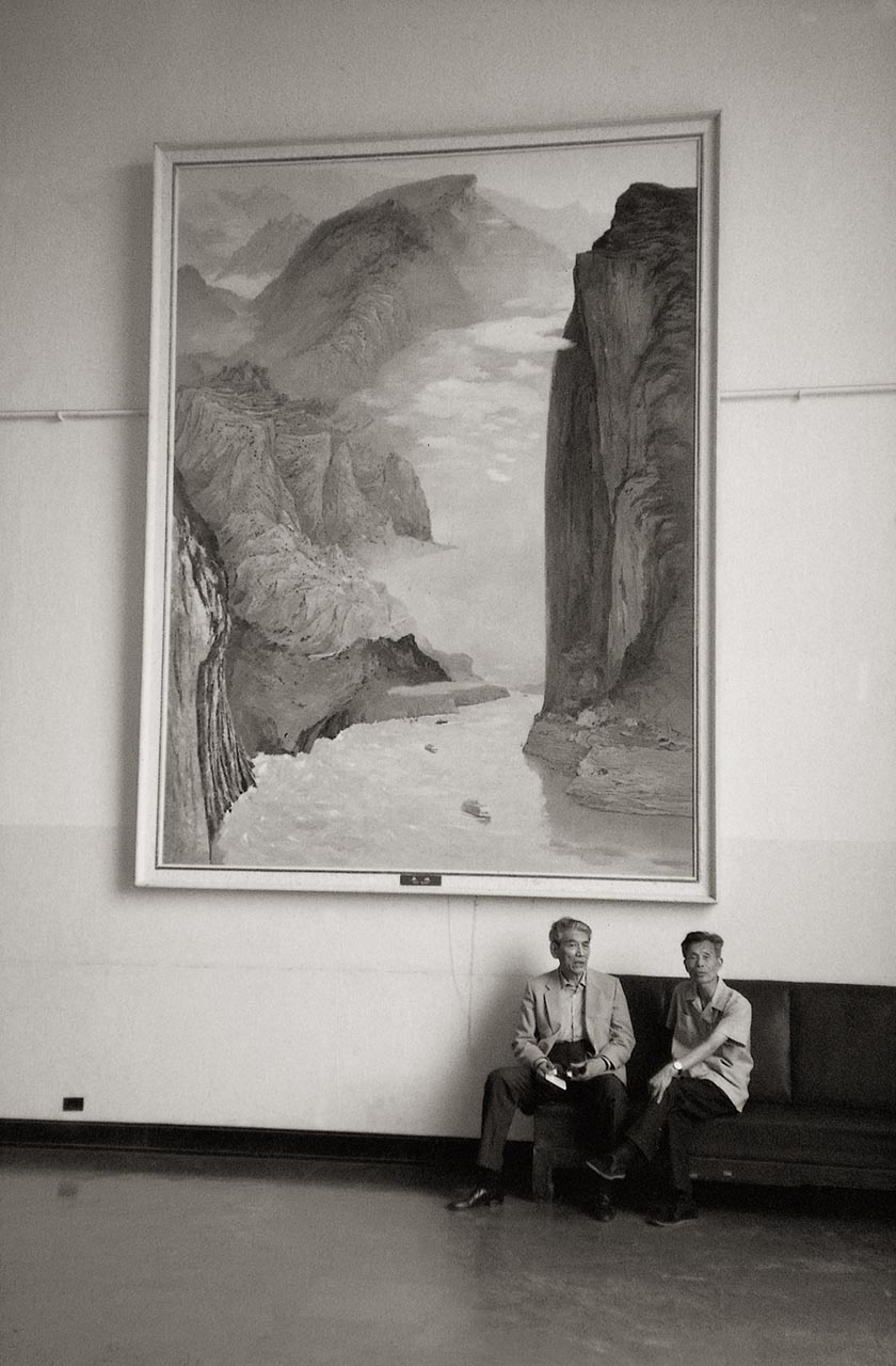 Photograph of Wu Guanzhong and Chu Teh-Chun at National Art Museum of China, Beijing