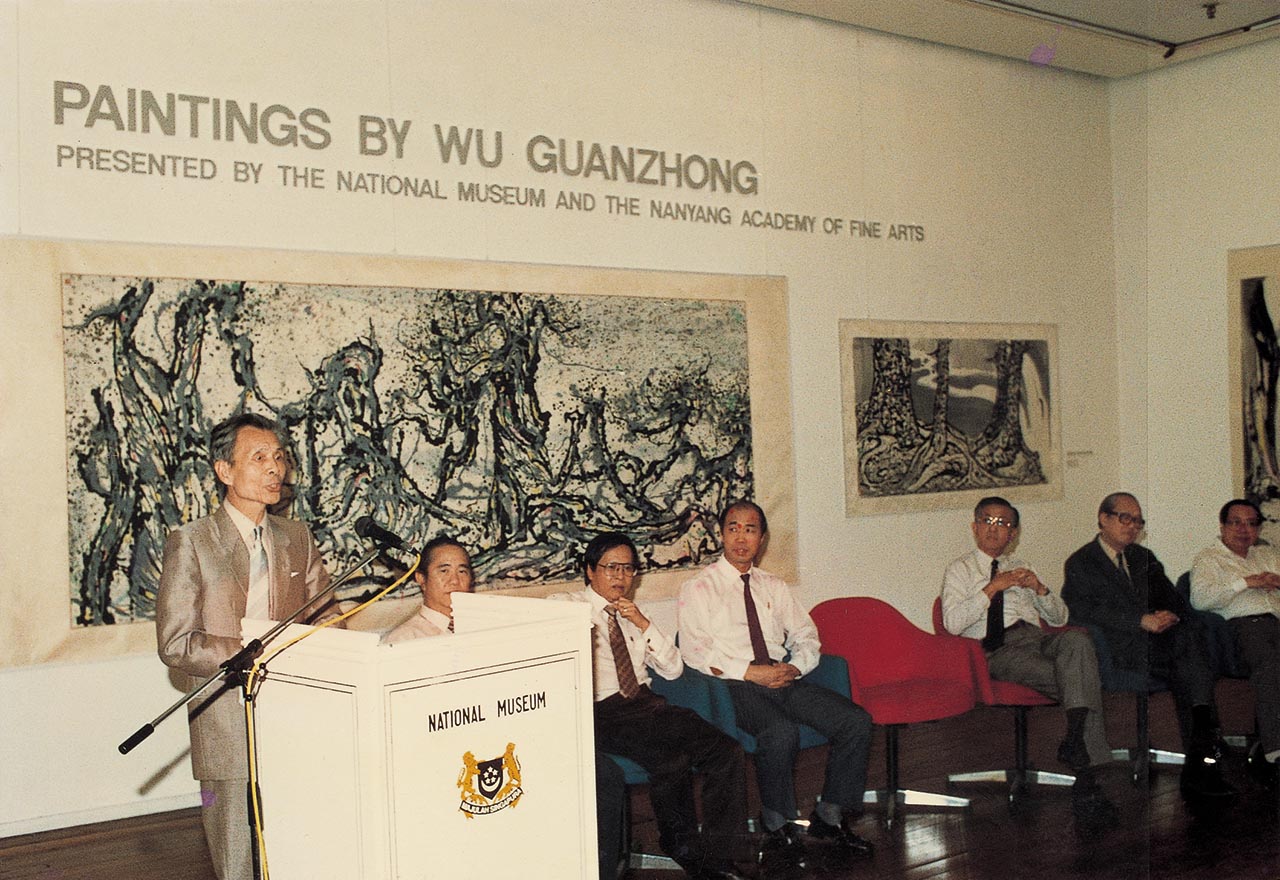 Photograph of Wu Guanzhong speaking at the opening of his exhibition "Paintings by Wu Guanzhong"