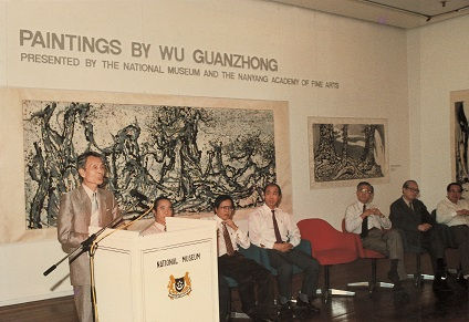Photograph of Wu Guanzhong speaking at the opening of his exhibition "Paintings by Wu Guanzhong"
