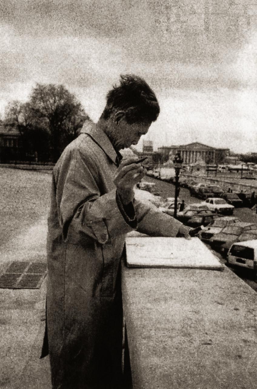 Photograph of Wu Guanzhong sketching in Paris, France