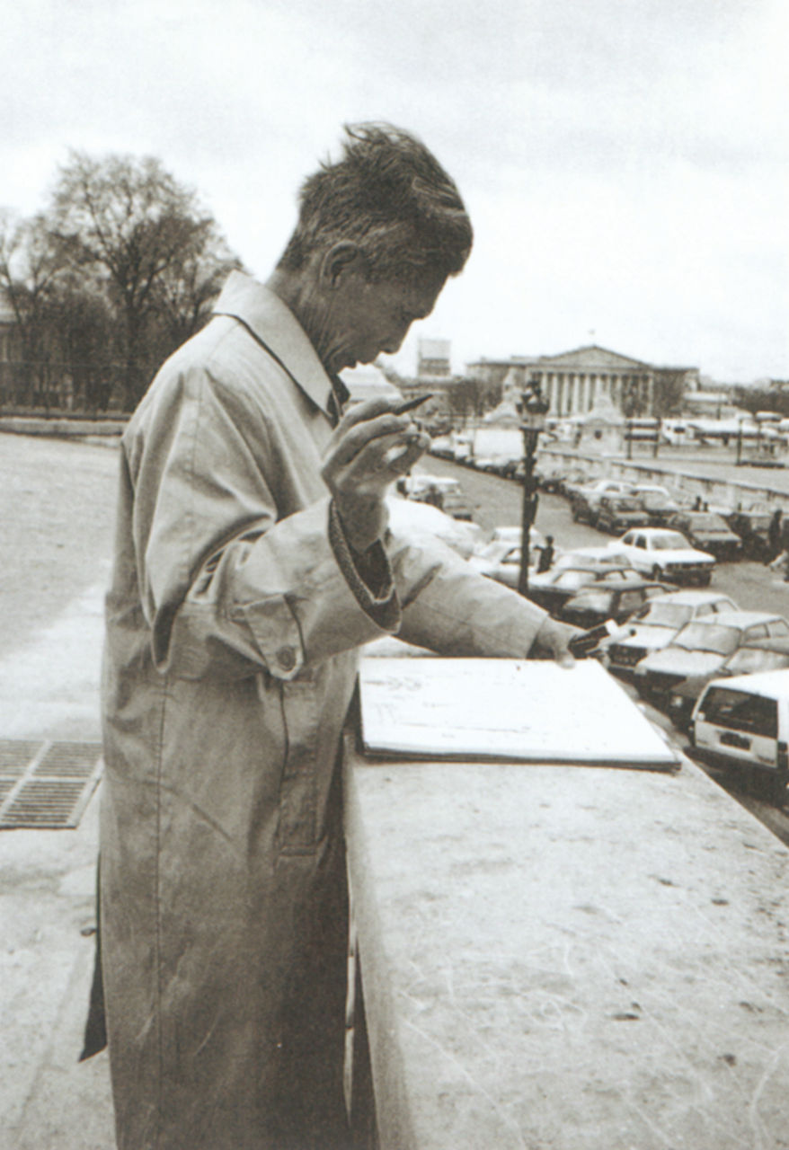 Photograph of Wu Guanzhong sketching at Seine, Paris