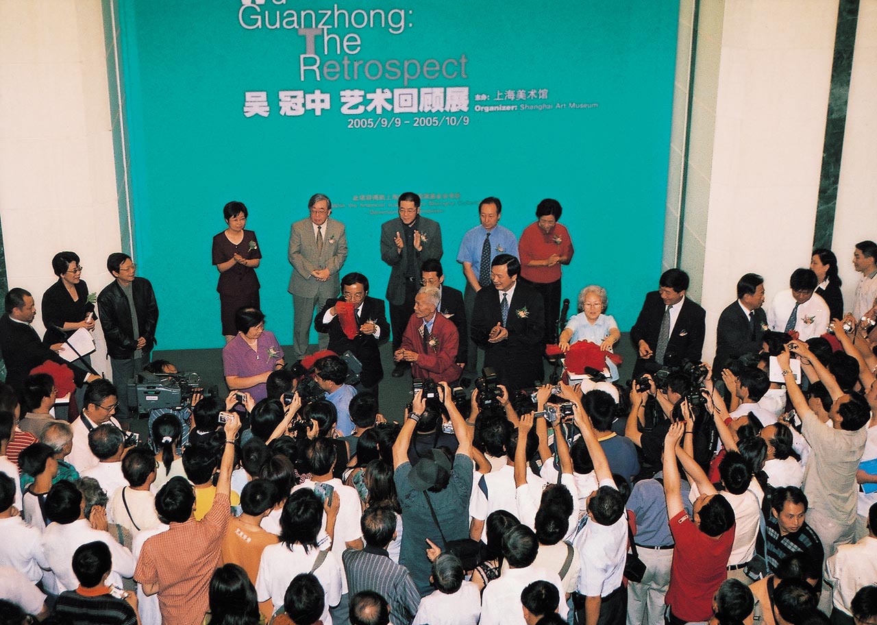 Photograph of Wu Guanzhong at the opening reception of his exhibition titled "Wu Guanzhong: The Retrospective"