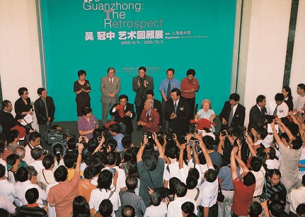 Photograph of Wu Guanzhong at the opening reception of his exhibition titled "Wu Guanzhong: The Retrospective"