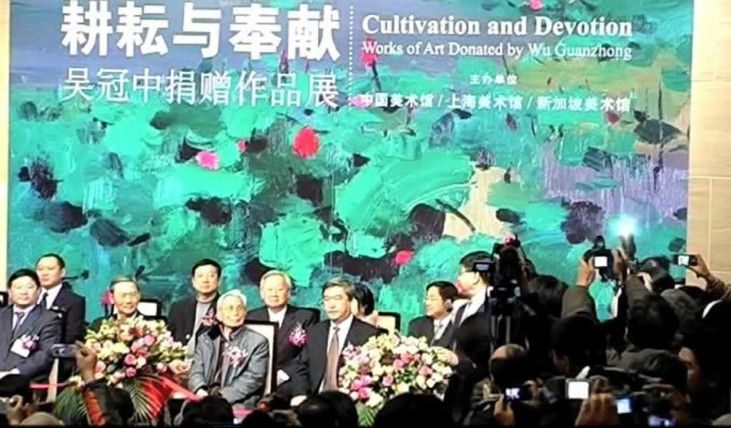 Photograph of Wu Guanzhong at the ceremony of "Cultivation and Devotion: Works of Art Donation by Wu Guanzhong"