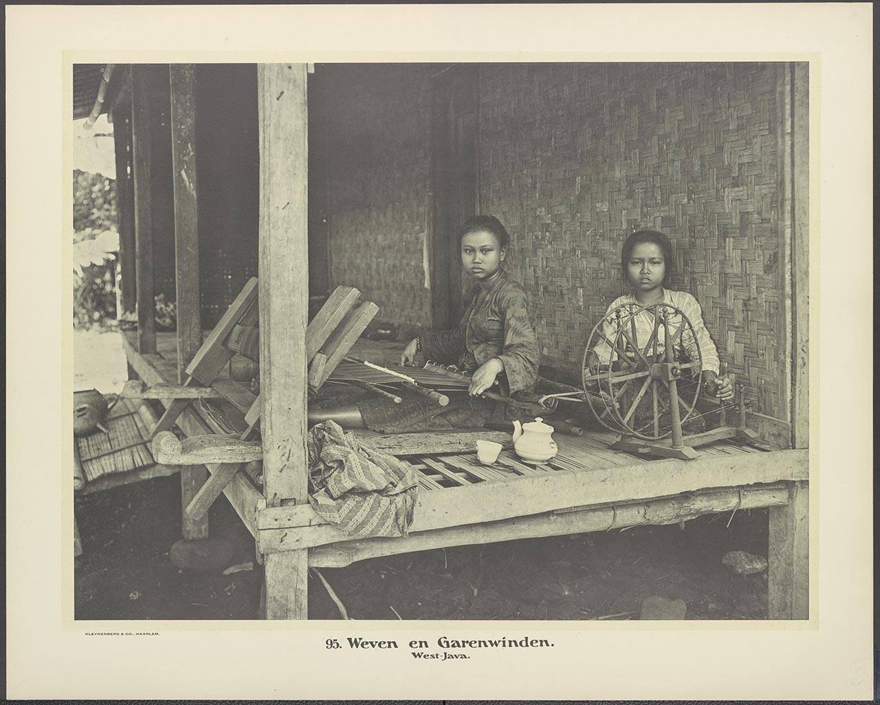 095. Weven en Garenwinden. (West-Java)