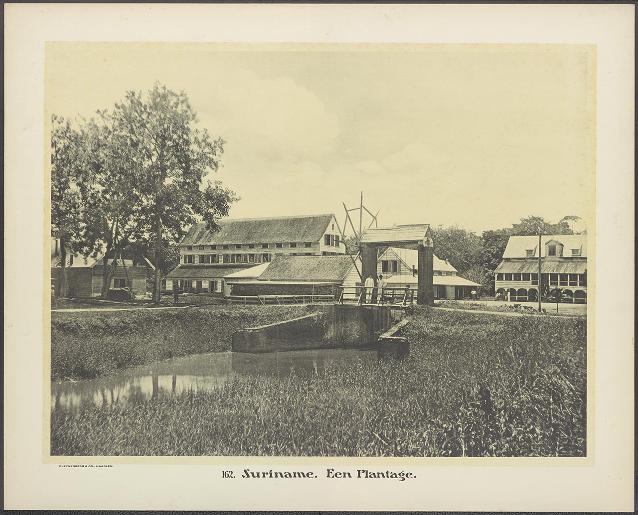 162. Suriname. Een Plantage.