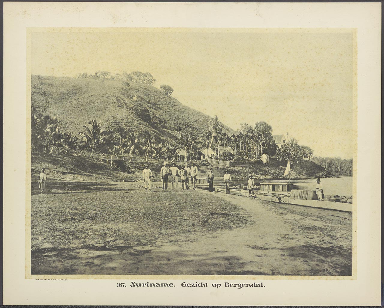 167. Suriname. Gezicht op Bergendal.