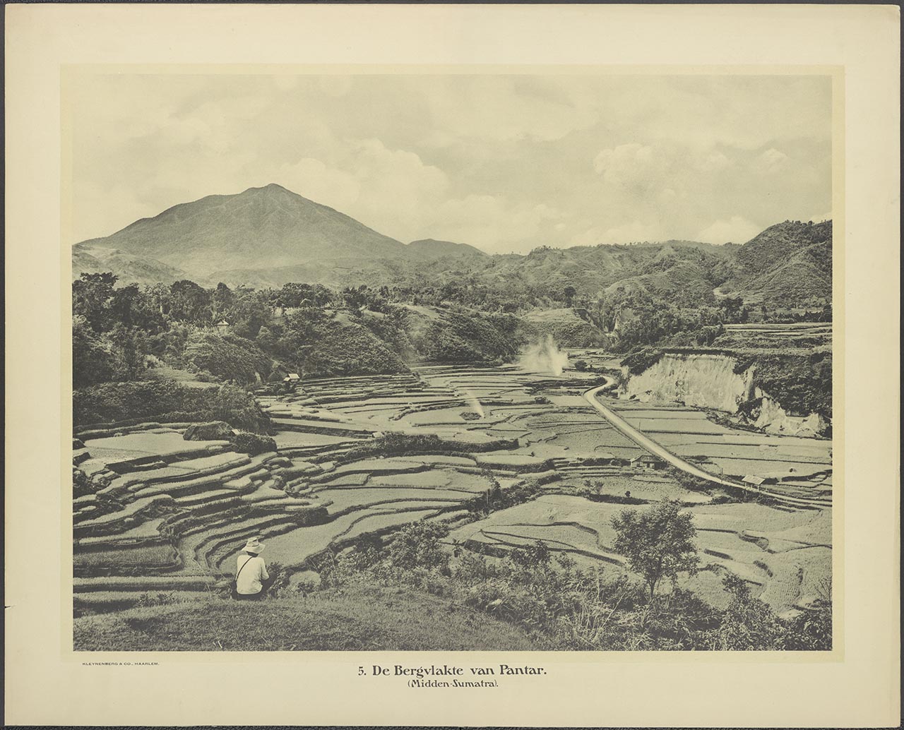 005. De Bergvlakte van Pantar. (Midden-Sumatra)