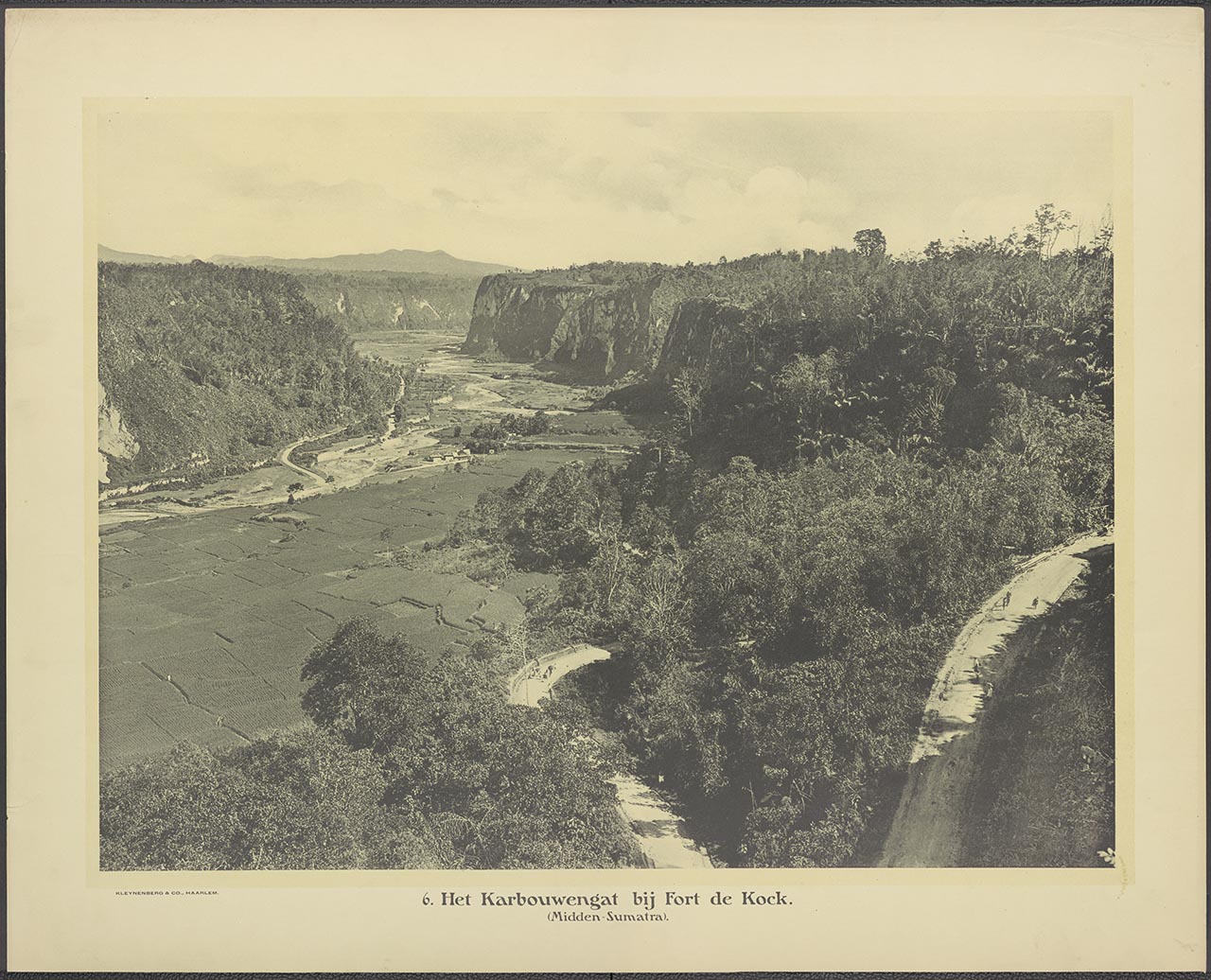 006. Het Karbouwengat bij Fort de Kock. (Midden-Sumatra)