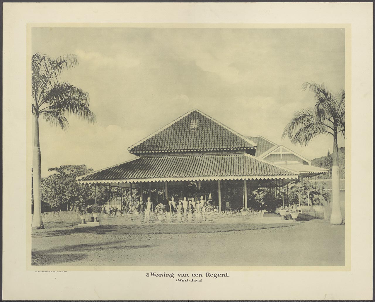 021. Woning van een Regent. (West-Java)