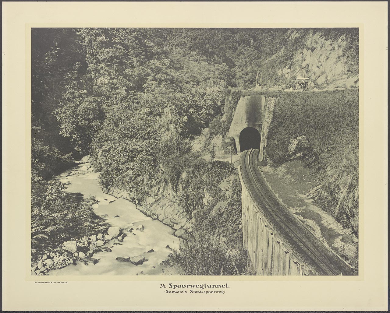 034. Spoorwegtunnel. (Sumatra's Staatsspoorweg)