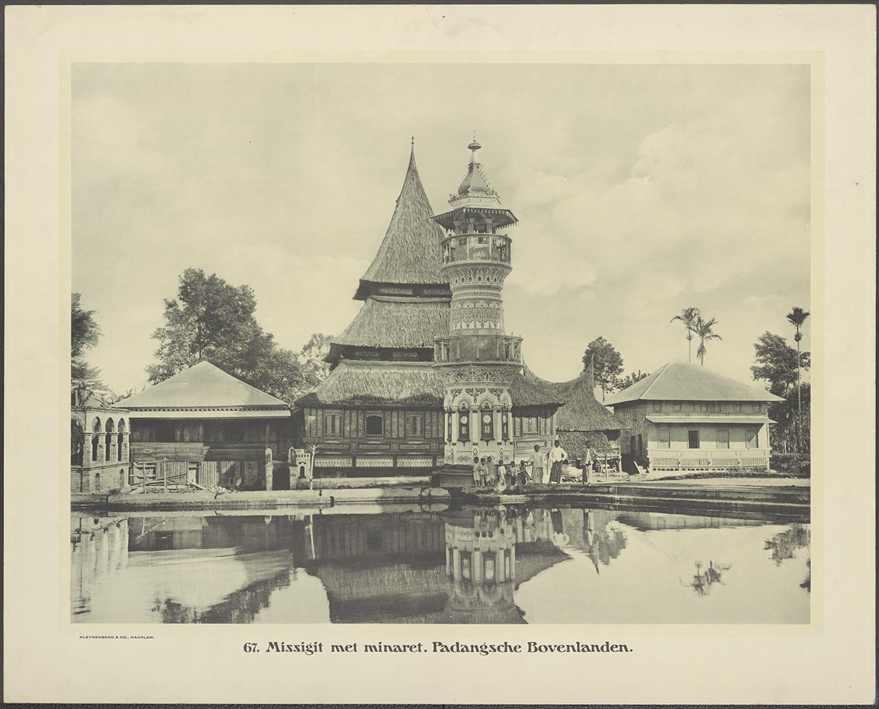 067. Missigit met minaret. Padangsche Bovenlanden.
