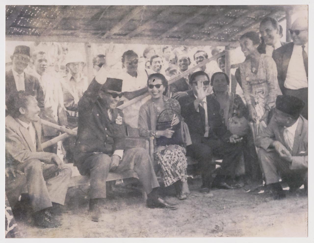 Photographic documentation of Sukarno and his entourage inspecting the construction process for "Selamat Datang" by Edhi Sunarso