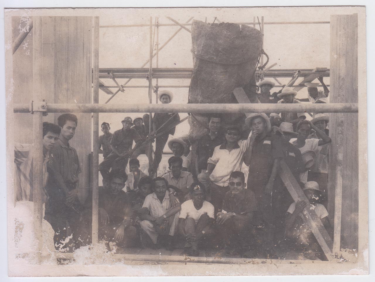 Photographic documentation of the construction process for "Pembebasan Irian Barat" by Edhi Sunarso