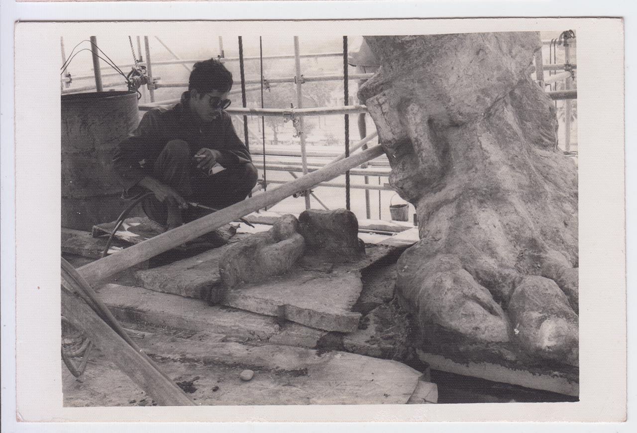 Photographic documentation of the construction process for "Pembebasan Irian Barat" by Edhi Sunarso