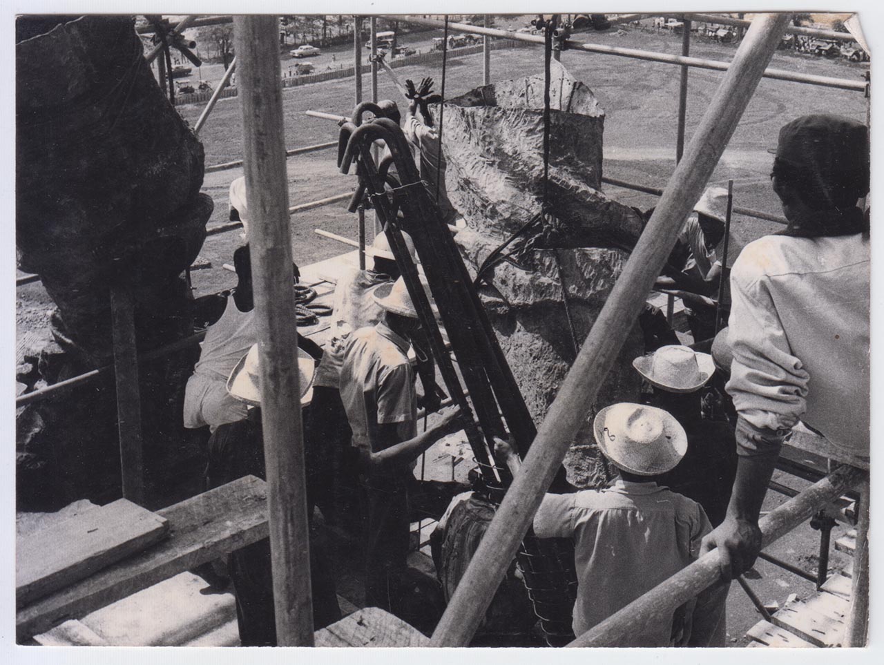 Photographic documentation of the construction process for "Pembebasan Irian Barat" by Edhi Sunarso
