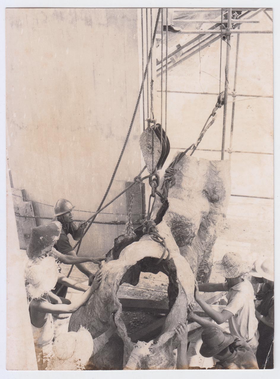 Photographic documentation of the construction process for "Pembebasan Irian Barat" by Edhi Sunarso
