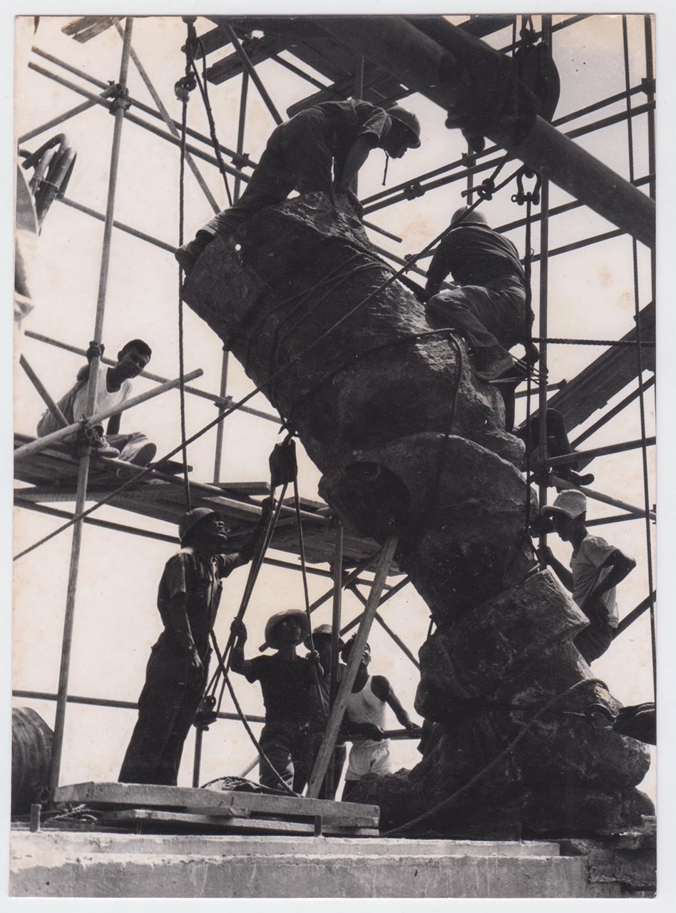 Photographic documentation of the construction process for "Pembebasan Irian Barat" by Edhi Sunarso
