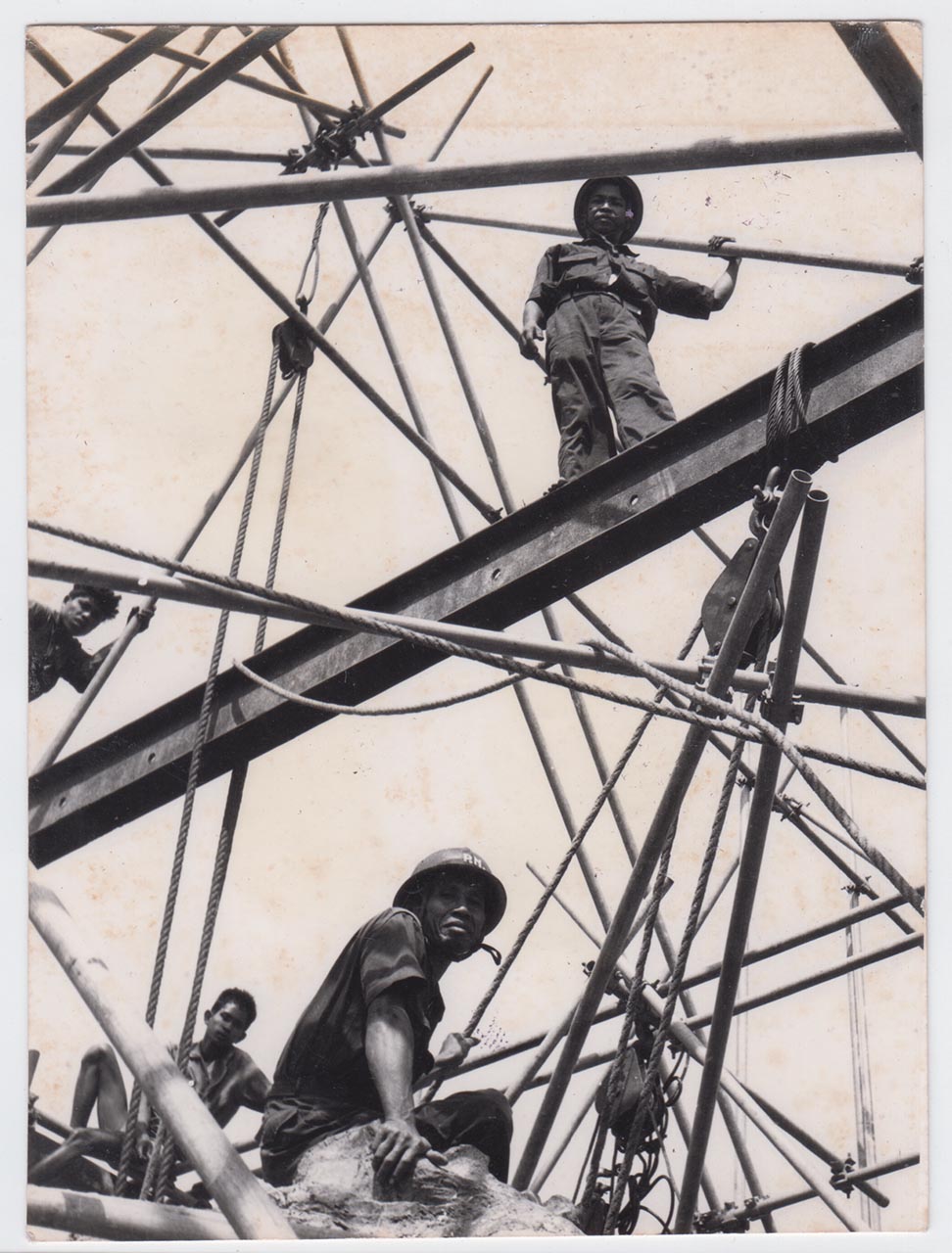 Photographic documentation of the construction process for "Pembebasan Irian Barat" by Edhi Sunarso