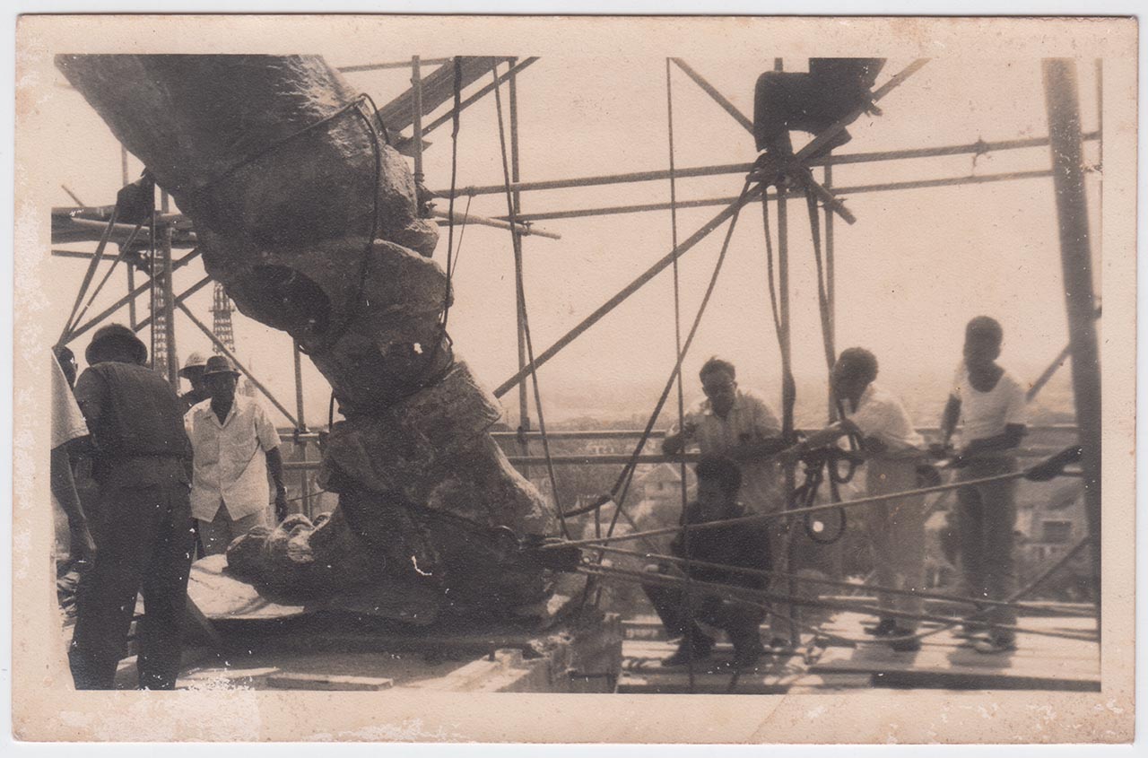 Photographic documentation of the construction process for "Pembebasan Irian Barat" by Edhi Sunarso