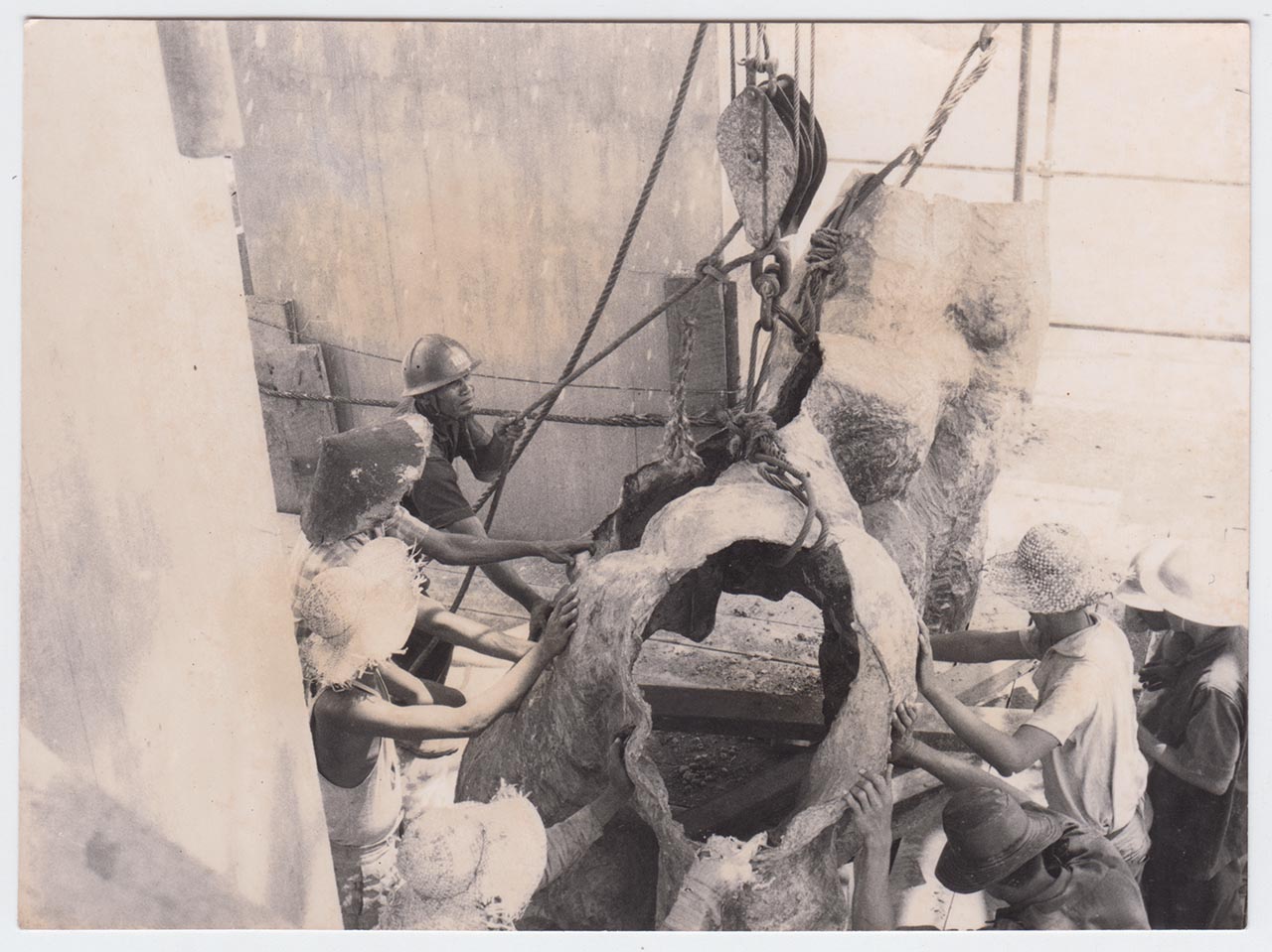Photographic documentation of the construction process for "Pembebasan Irian Barat" by Edhi Sunarso