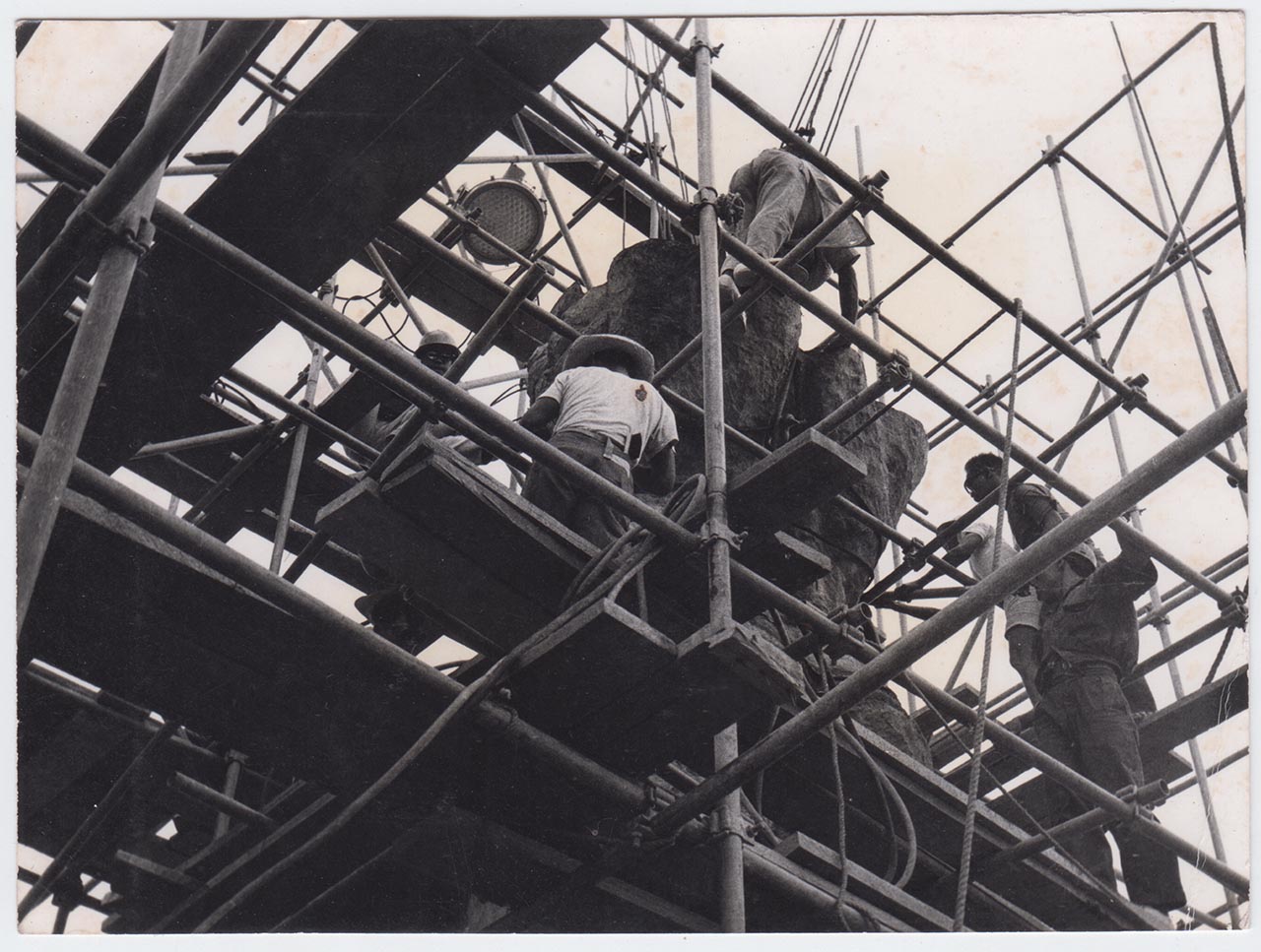 Photographic documentation of the construction process for "Pembebasan Irian Barat" by Edhi Sunarso