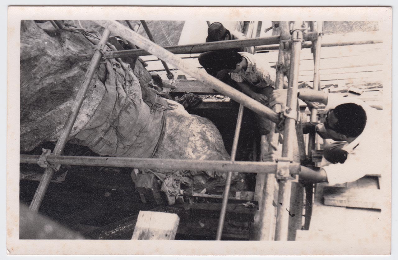 Photographic documentation of the construction process for "Pembebasan Irian Barat" by Edhi Sunarso