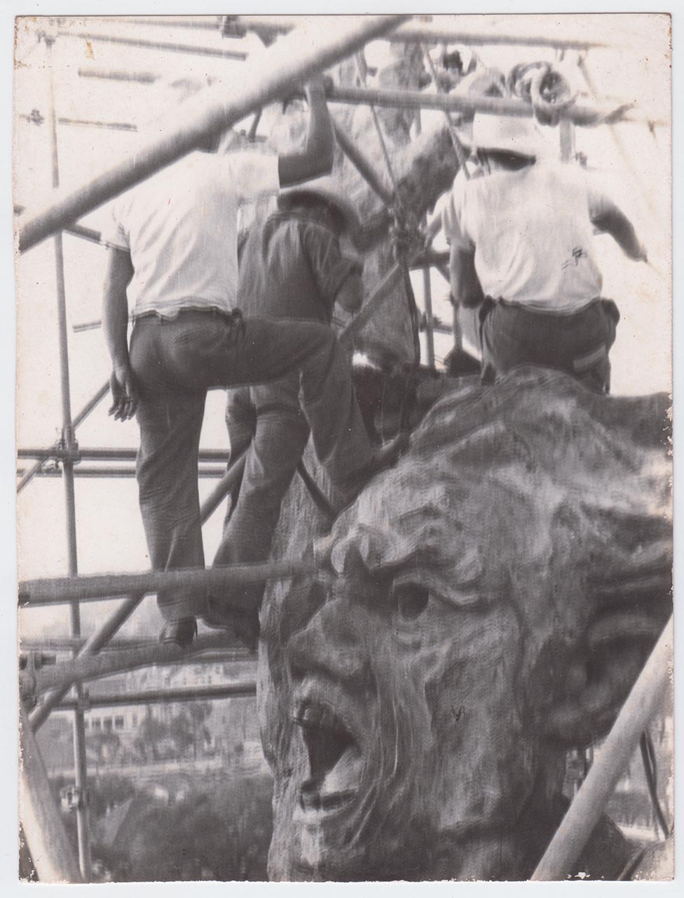 Photographic documentation of the construction process for "Pembebasan Irian Barat" by Edhi Sunarso
