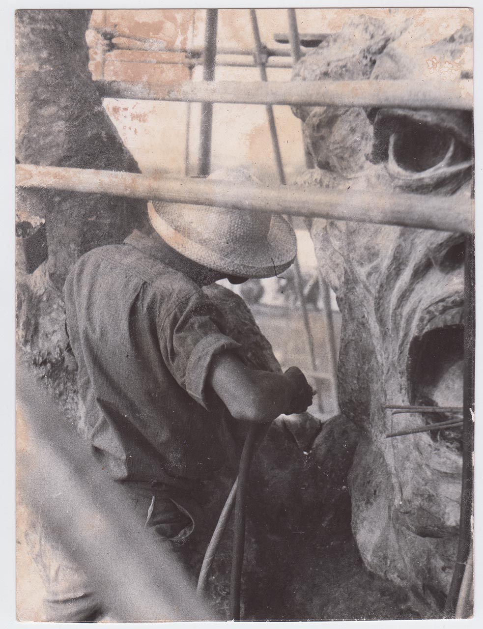 Photographic documentation of the construction process for "Pembebasan Irian Barat" by Edhi Sunarso