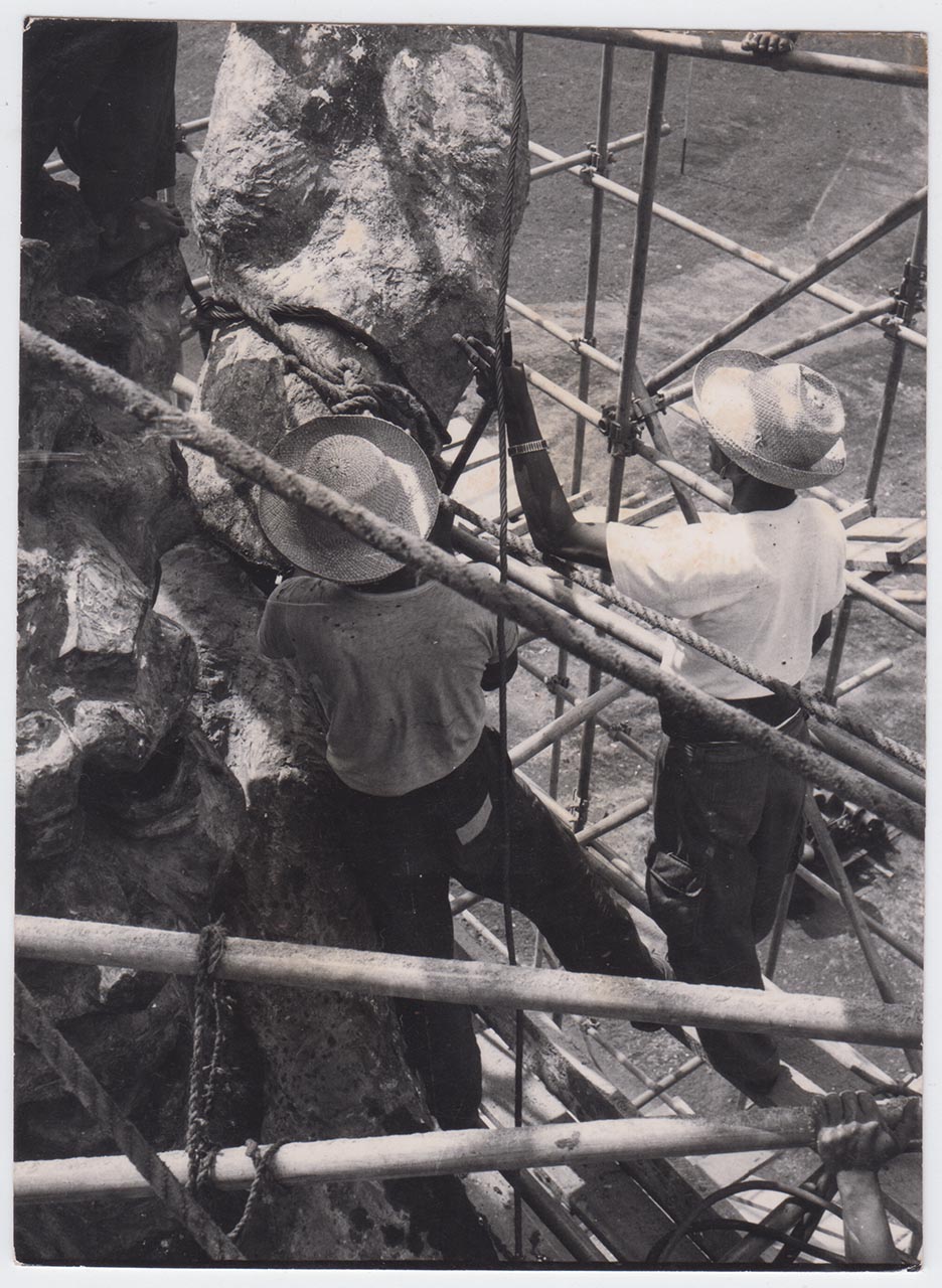 Photographic documentation of the construction process for "Pembebasan Irian Barat" by Edhi Sunarso