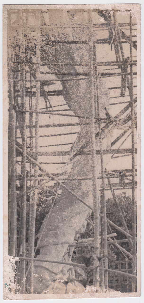 Photographic documentation of the construction process for "Pembebasan Irian Barat" by Edhi Sunarso