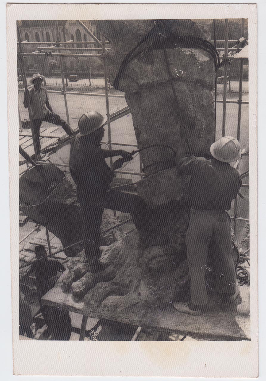 Photographic documentation of the construction process for "Pembebasan Irian Barat" by Edhi Sunarso