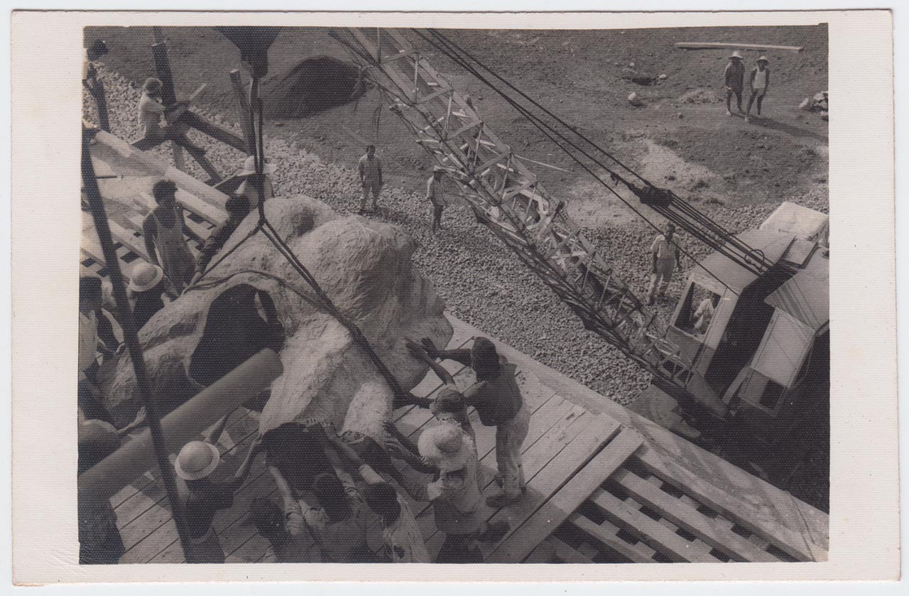 Photographic documentation of the construction process for "Pembebasan Irian Barat" by Edhi Sunarso