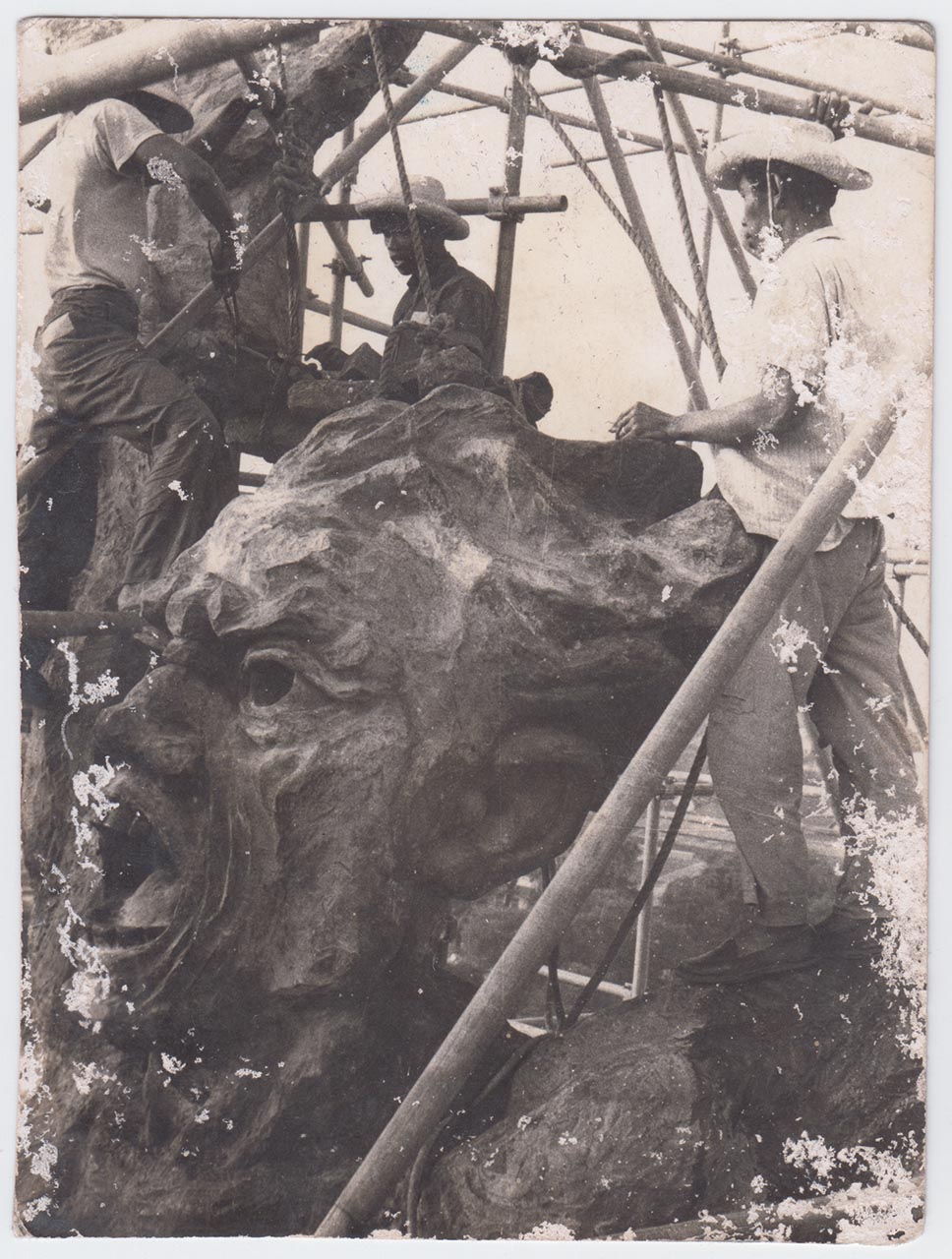 Photographic documentation of the construction process for "Pembebasan Irian Barat" by Edhi Sunarso
