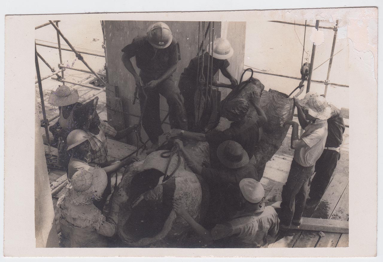 Photographic documentation of the construction process for "Pembebasan Irian Barat" by Edhi Sunarso