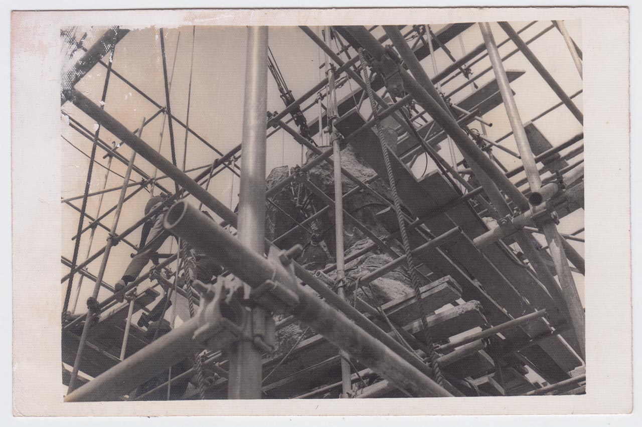 Photographic documentation of the construction process for "Pembebasan Irian Barat" by Edhi Sunarso