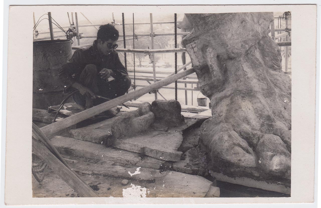 Photographic documentation of the construction process for "Pembebasan Irian Barat" by Edhi Sunarso
