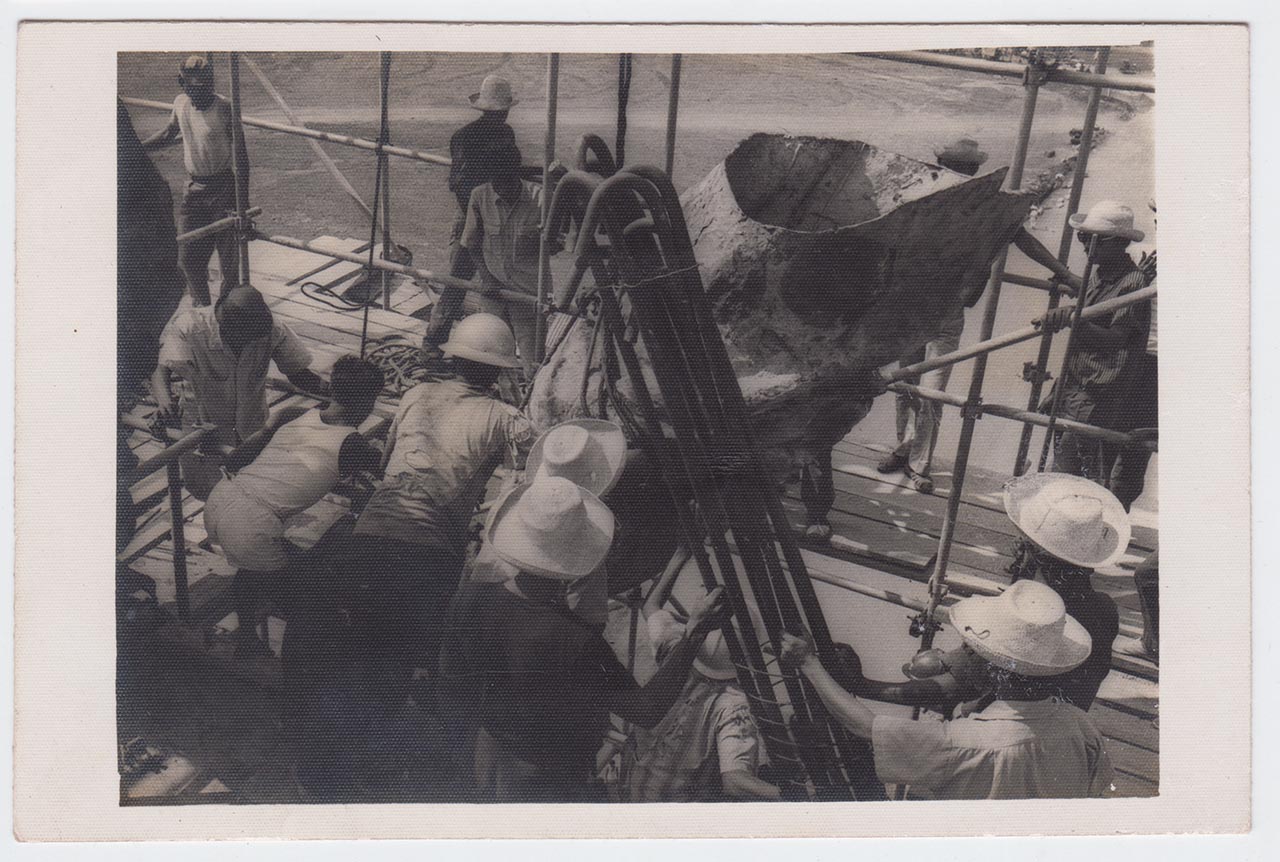 Photographic documentation of the construction process for "Pembebasan Irian Barat" by Edhi Sunarso